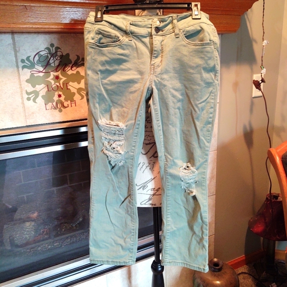 💥 3/$20 SO Size 9 Light Olive Distressed Jeans!